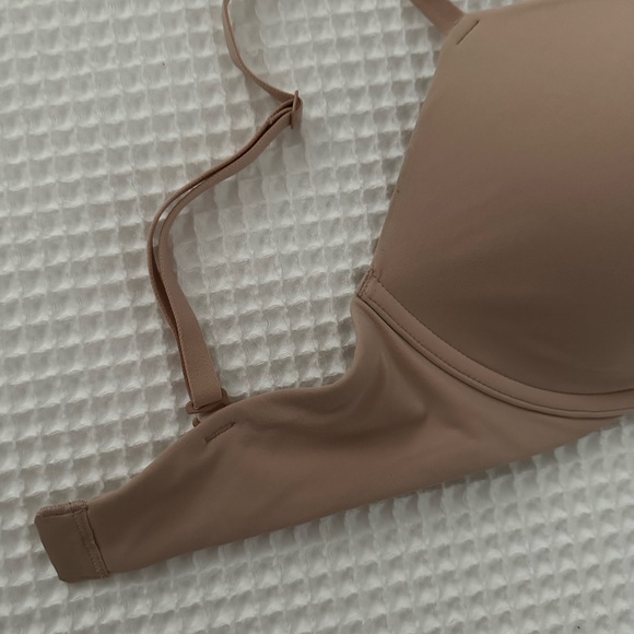 SKIMS Fits Everybody T-Shirt Bra - Mica & Clay - Picture 3 of 10